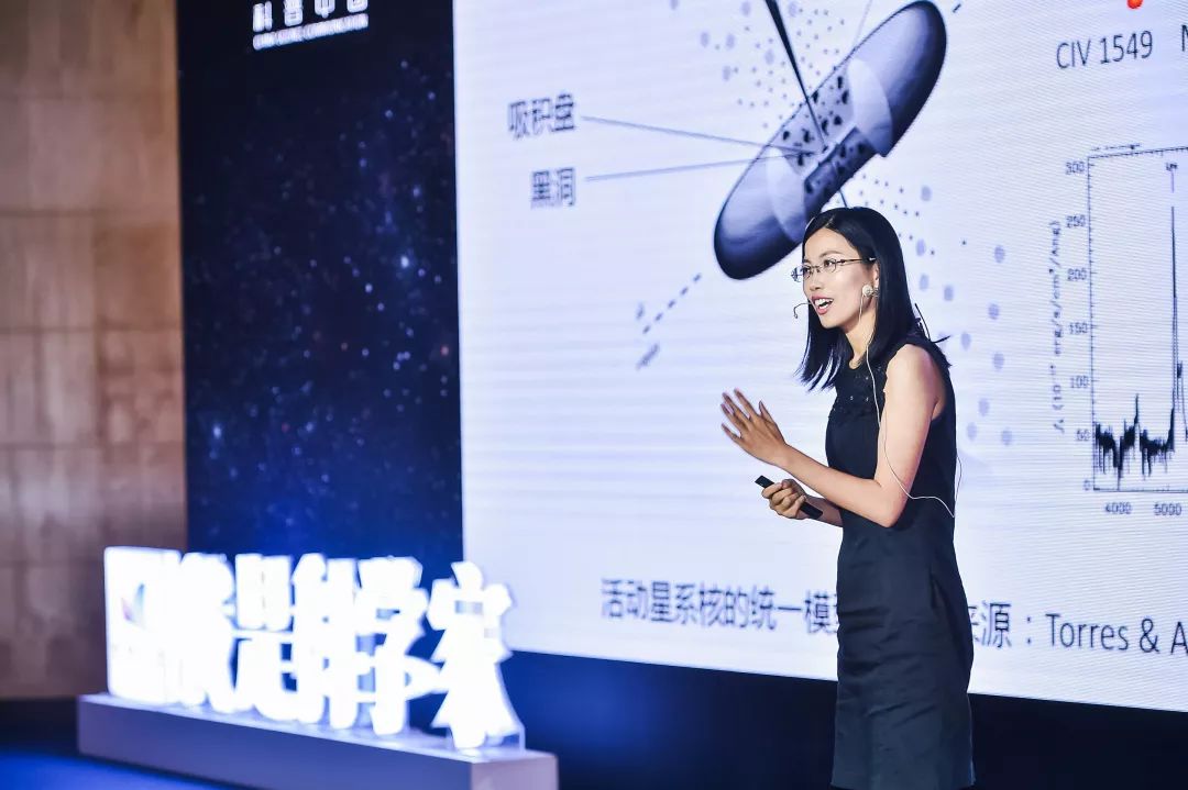 黑洞周围居然能发光?没错,而且可能还不弱|左文文