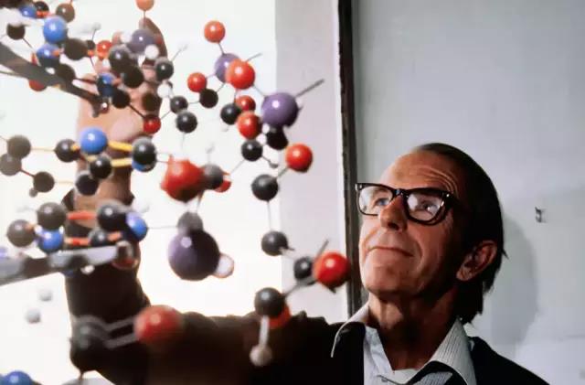 唯一两获诺贝尔化学奖的科学家,自称“只是把实验室搞砸的家伙”