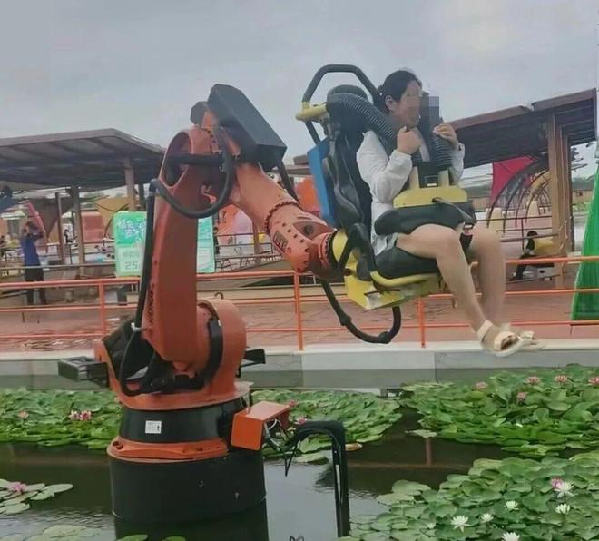 被夸“男友力爆棚”的景区出片机械臂,劝你轻易别尝试
